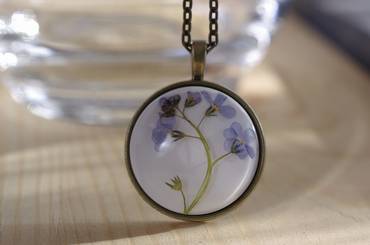 Okrągły naszyjnik z niezapominajkami So Jewelry