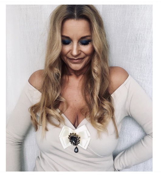 broszki Brosza Ecru z ogromnym kamieniem NEW