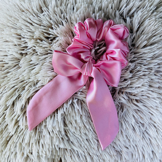 Satynowa gumka do włosów scrunchie róż Nandi