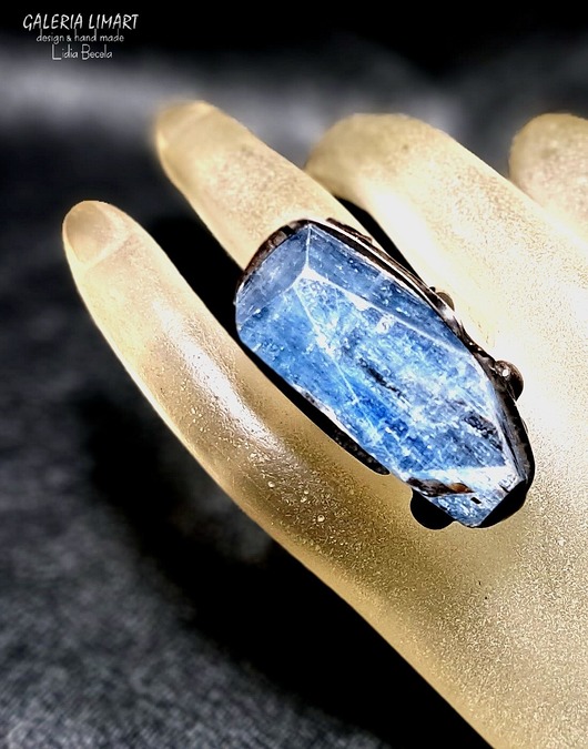 pierścionki - różne Niezwykły pierścień z okazałym dorodnym kianitem handmade PREZENT lux UNIKAT