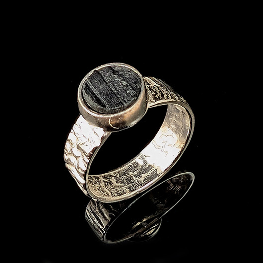 pierścionki srebrne Pierścionek srebrna kora z czarnym turmalinem