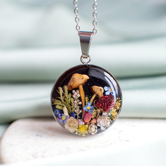 wisiory Naszyjnik z leśną kompozycją