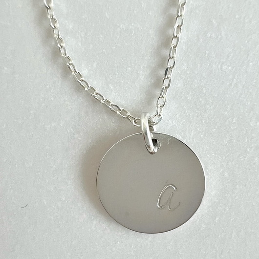 srebrne naszyjniki Personalizowany naszyjnik z literką blaszka 12 mm, splot ankrowy srebrny