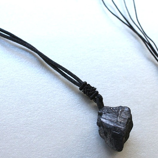 biżuteria męska Surowy TURMALIN wisior