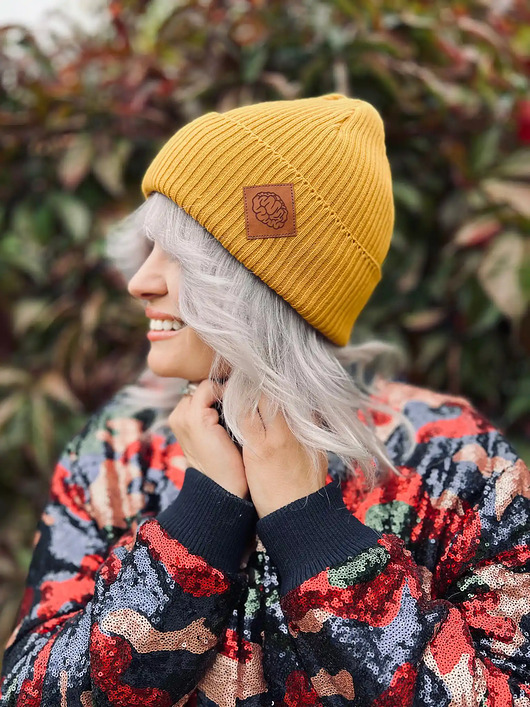 czapki damskie Bawełniana czapka beanie logo ekoskórka Miodowa musztarda