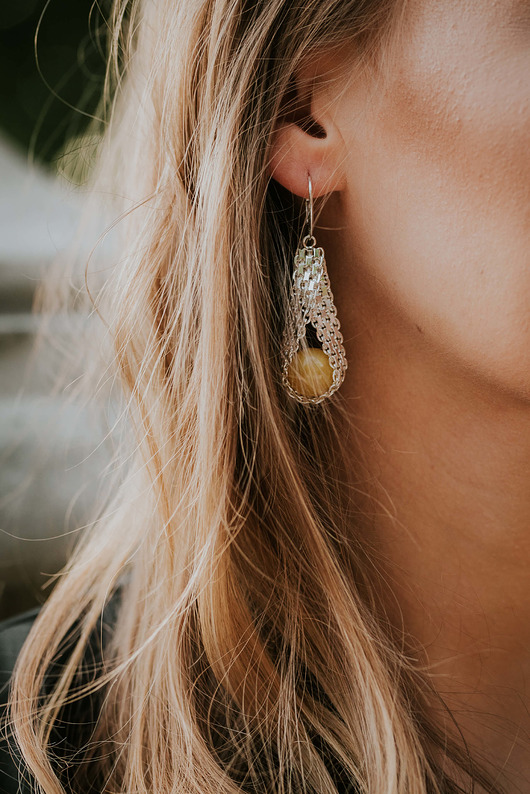 kolczyki srebrne Eleganckie duże kolczyki srebrne z bursztynem