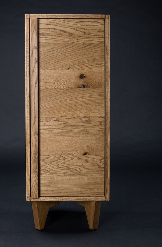 komody Smukła komoda z litego drewna - K1