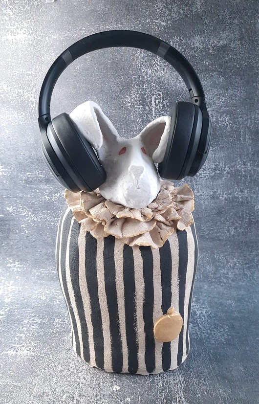 figurki i rzeźby Królik inspirowany Alicją w Krainie Czarów stojak na słuchawki