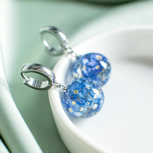 kolczyki z żywicy Kolczyki z niezapominajkami