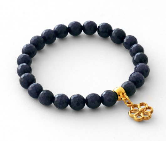 Jade with pendant in navy blue. Lavoga