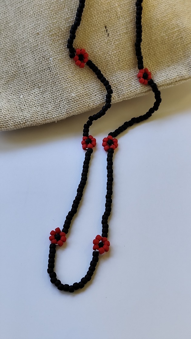 naszyjniki - inne Naszyjnik kwiatki czarny