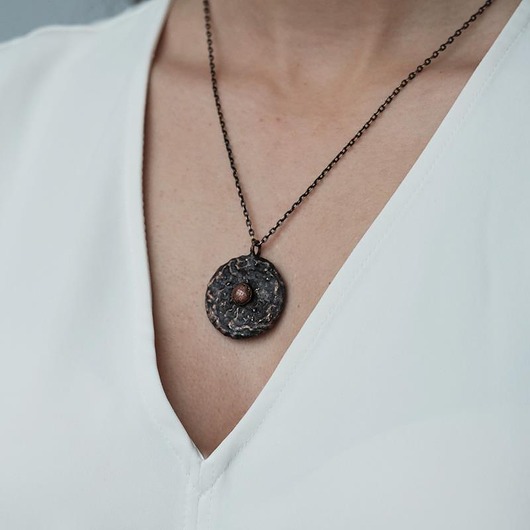 wisiory Naszyjnik Słońce z Kamieniem Słonecznym