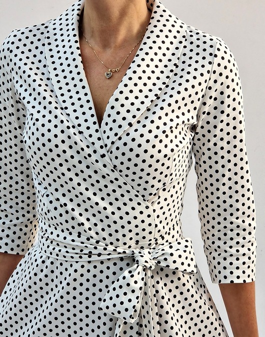 sukienki midi damskie Midi Sukienka Ecru  w groszki z kołnierzem  R.34-50