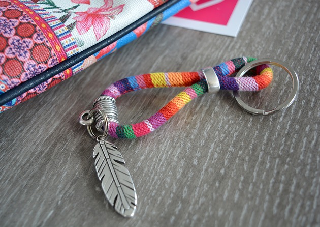 BRELOK BOHO RAINBOW feather Beezoo
