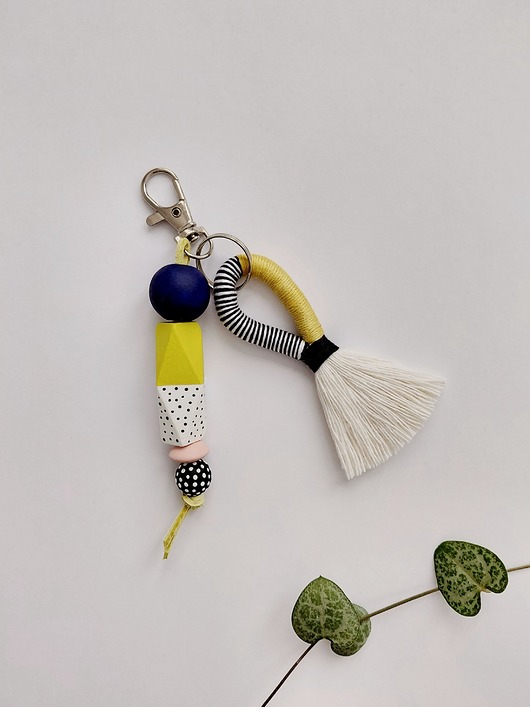 breloki Brelok drewniany z chwostem