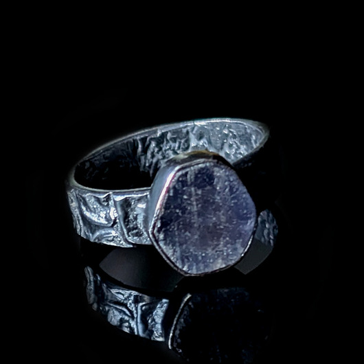 pierścionki srebrne Pierścionek Szafir surowo
