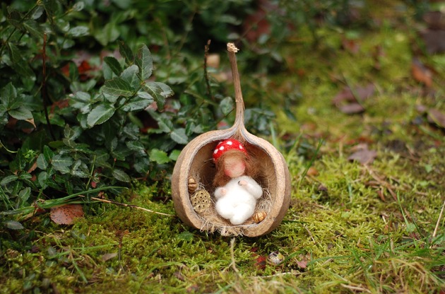 figurki i rzeźby Elf Muchomorek- Waldorf Toys