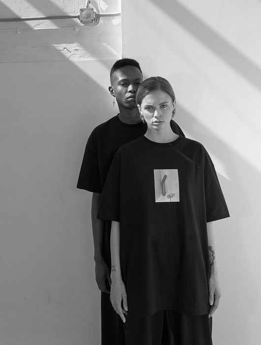 t-shirt damskie Długi t-shirt oversize z nadrukiem - bawełna organiczna