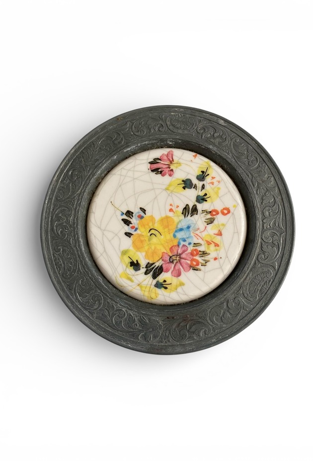 figurki i rzeźby Talerzyk cynkowy z porcelaną