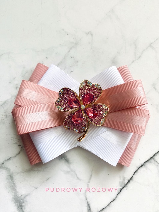 broszki Brosza z czterolistną koniczyną z kryształków Na szczęście