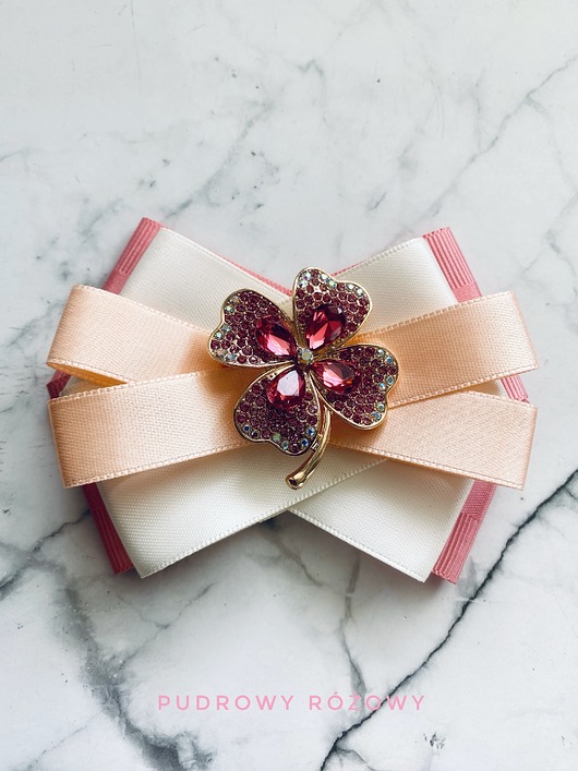 broszki Brosza z czterolistną koniczyną z kryształków Na szczęście