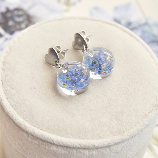 kolczyki z żywicy Kolczyki wiszące z niezapominajkami