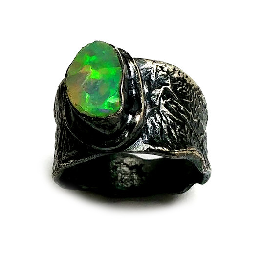 migotliwy opal w surowej skale Pracownia Neores