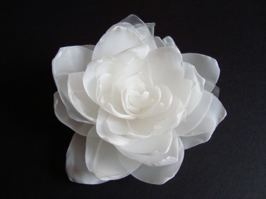 ślubny kwiat (spinka) - zamówienie  SundayRose