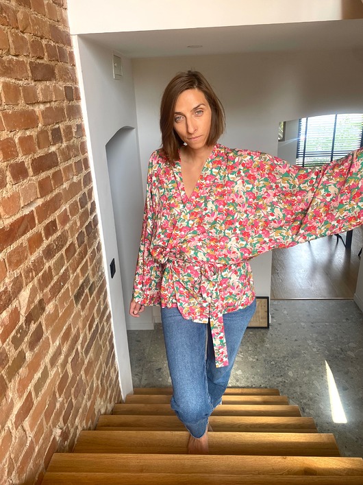 szlafroki damskie Szlafrok narzutka kimono krótkie w pastelowe kwiaty