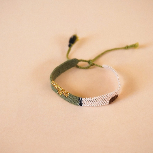 bransoletki na sznurku Tkana bransoletka z nici dla miłośników lasu i kolorów ziemi