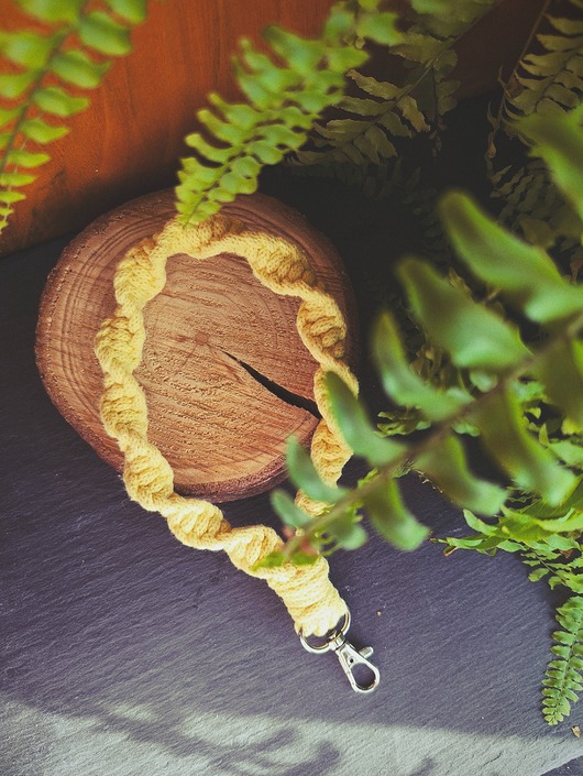 breloki Brelok na nadgarstek ze sznurka