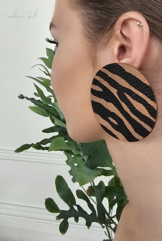 kolczyki - inne Kolczyki SUN  skóra naturalna zwierzecy print zebra czarno bezowe