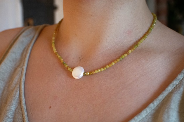 korale Naszyjnik choker Rozkwit - jadeit i perła prawdziwa
