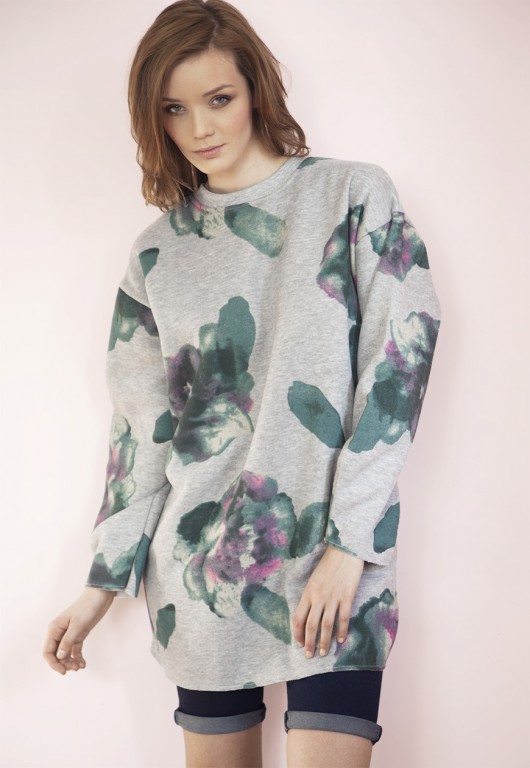 bluza w malowane kwiaty- kolor szary PrivateBrand