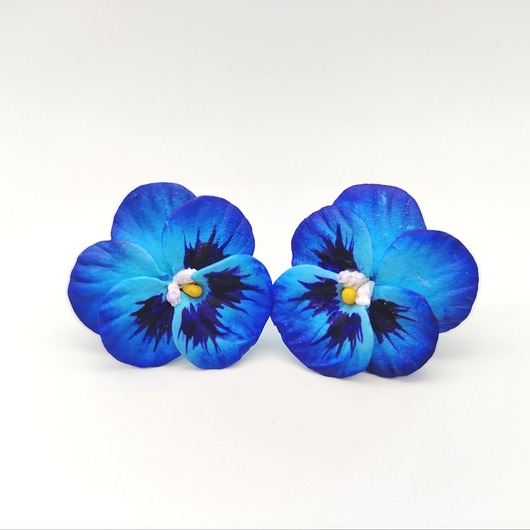 kolczyki z masy plastycznej Kwiatowe kolczyki sztyfty z polimerowej gliny Bratki, biżuteria kwiatowa