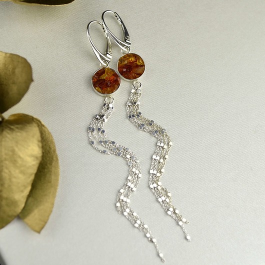 kolczyki z kamieniami Długie srebrne wiszące kolczyki z bursztynem