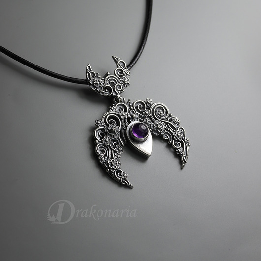 wisiory Lunula w kwiatach - ametyst