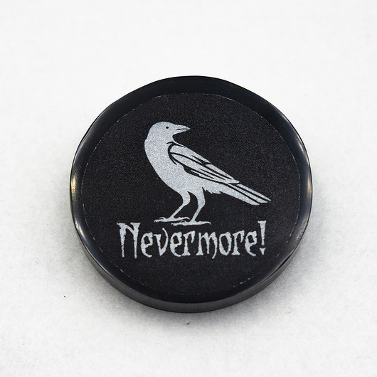 przypinki Przypinka gotycka z żywicy z krukiem pin_print Goth 001