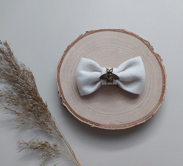 broszki Broszka kokarda z pszczołą