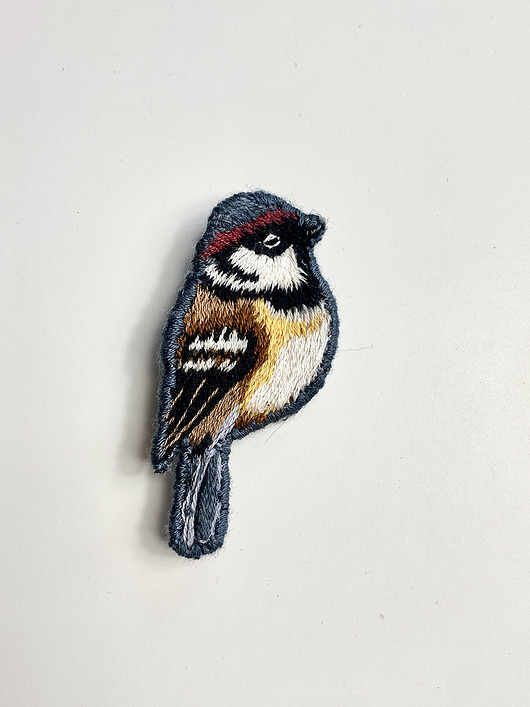 broszki UNIKAT - Ptak - ręcznie haftowana broszka