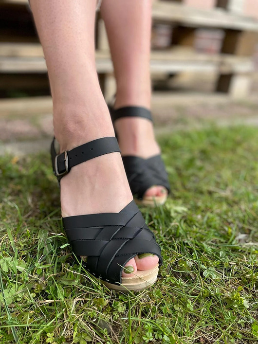 sandały i klapki damskie Drewniaki na obcasie ze skóry nubuk i drewna