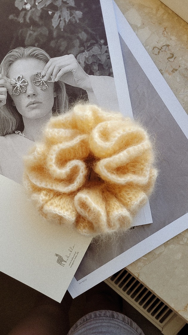 gumki do włosów Gumka scrunchie Masełko z białą obwódką