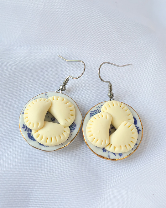 kolczyki z masy plastycznej Kolczyki pierogi na talerzu