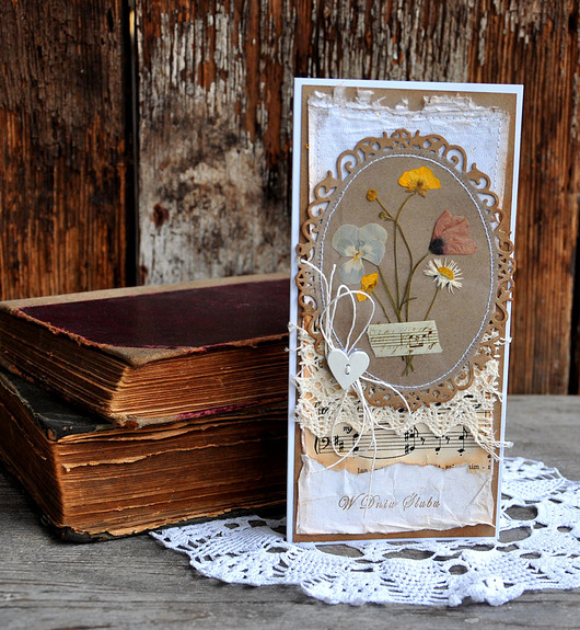 kartki scrapbooking Kartka ślubna z suszonymi kwiatami