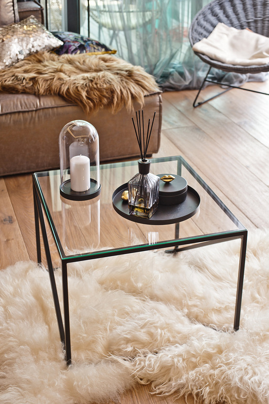 Gwen - finezyjny stolik ze szklanym blatem, stolik kawowy, ława kawowa Papierówka Simple form of furniture