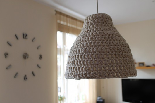 Lampa z szydełkowym nakryciem - WZÓR Szydelkowe Wnetrze