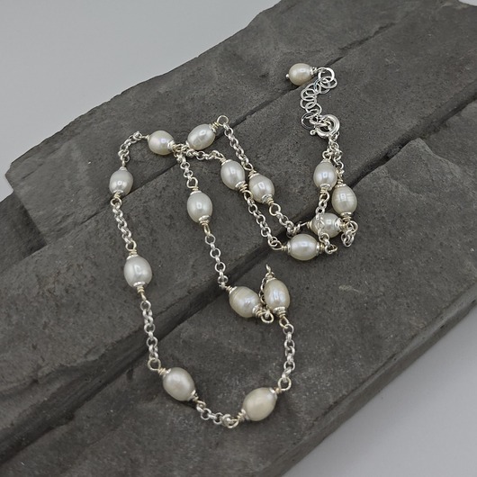 srebrne naszyjniki Krótki srebrny naszyjnik z perełkami