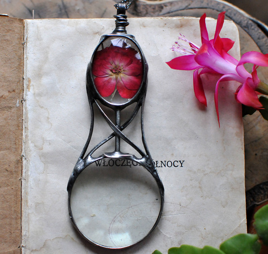 wisiory Naszyjnik Lupa z Różyczką