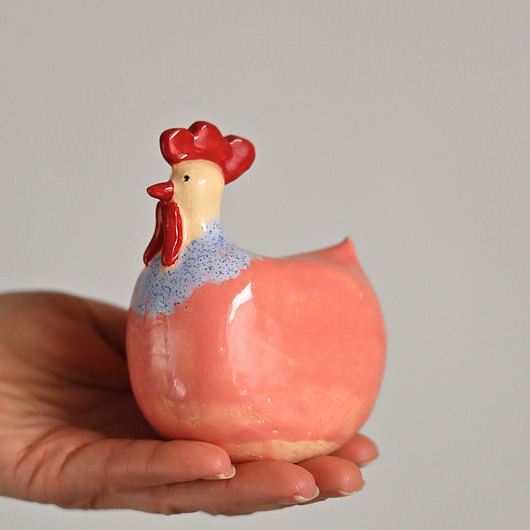 ozdoby wielkanocne Różowa ceramiczna  kurka wielkanocna