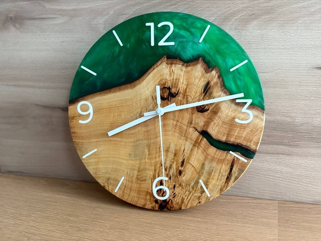 zegary Zegar ścienny z topoli i zielonej żywicy epoksydowej